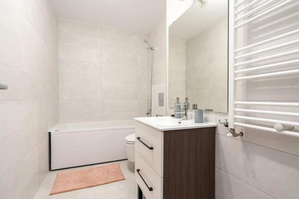 The Roka Studio Bucureşti Ngoại thất bức ảnh