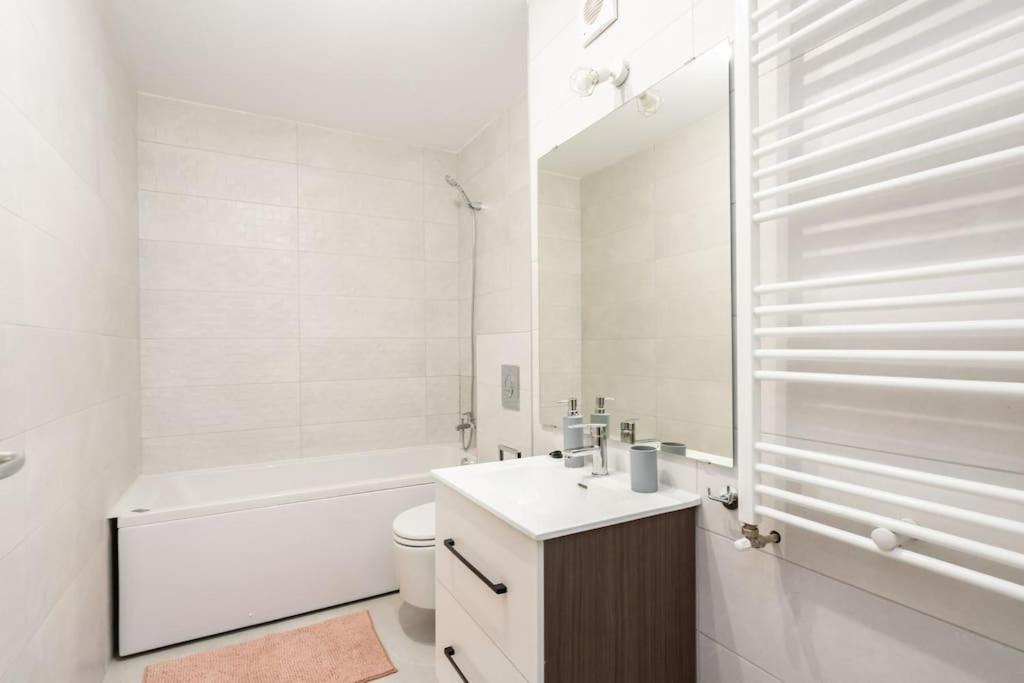 The Roka Studio Bucureşti Ngoại thất bức ảnh